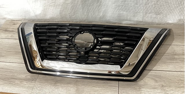 Решітка радіатора 623106RR0A Nissan/Infiniti