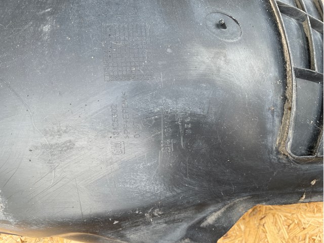 Підкрилок переднього крила, лівий передній 13125602 General Motors