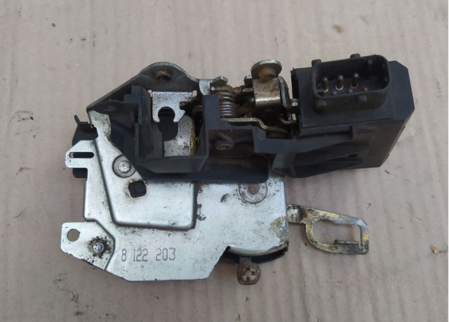 8122203 BMW Замок водійських дверей