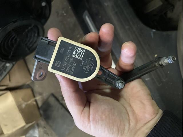Купити 37146784075 BMW Датчик рівня положення кузова, передній