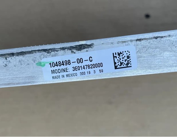 104849800C Tesla Радіатор охолодження двигуна