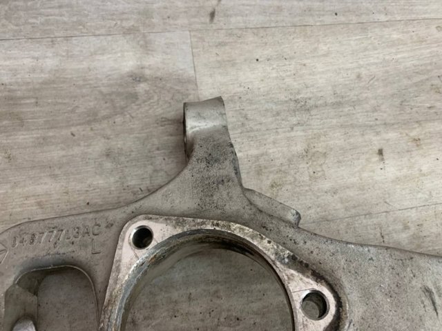  04877713AC Chrysler