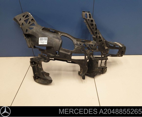 Кронштейн бампера переднього A2048855265 Mercedes