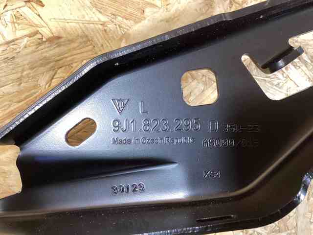 PAD823295A Porsche Завіс капота, лівий