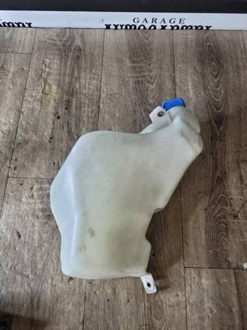 Бачок омивача 8D0955453B VAG