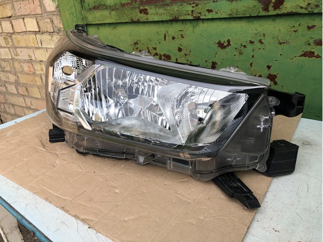 Купити 811100KJ71 Toyota Права блок фара