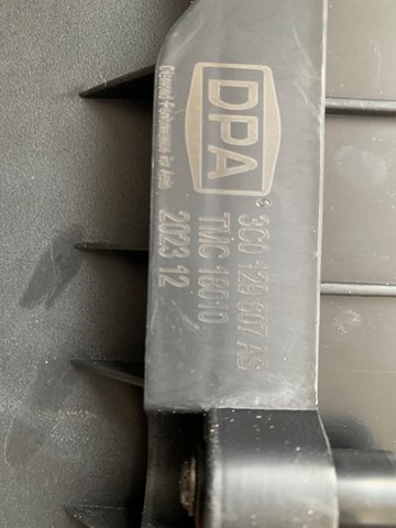 Корпус повітряного фільтра Diamond/DPA 3C0129607AS