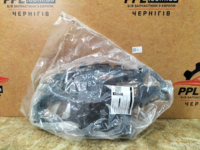 31663668 Volvo Лівий кронштейн переднього бампера