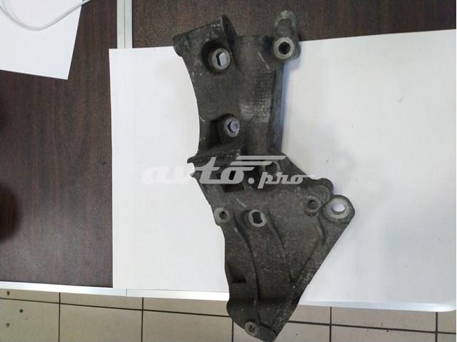 Купити 8200327134 Renault (RVI) Кронштейн генератора