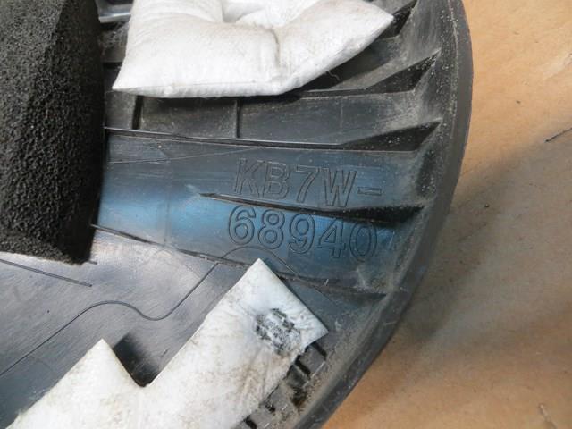 Обшивка-облицювання кришки багажника KB7W68940 Mazda