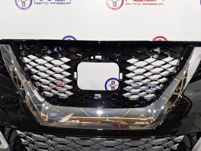 Решітка радіатора 623109DJ0A Nissan/Infiniti