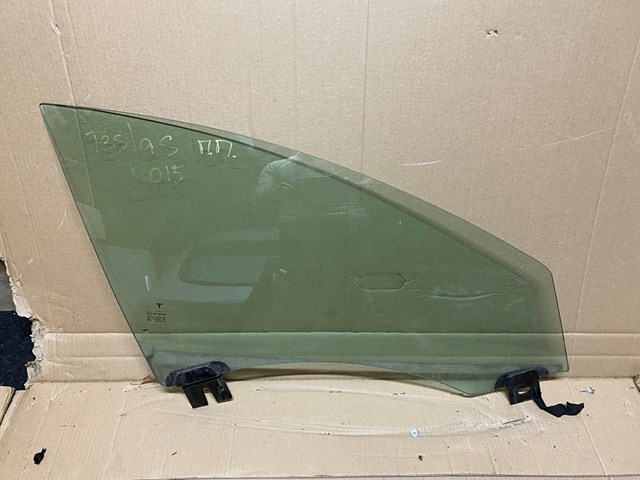600664700E Tesla Скло пасажирських дверей