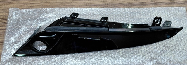 622565MP1B Nissan/Infiniti Решітка переднього бампера, права