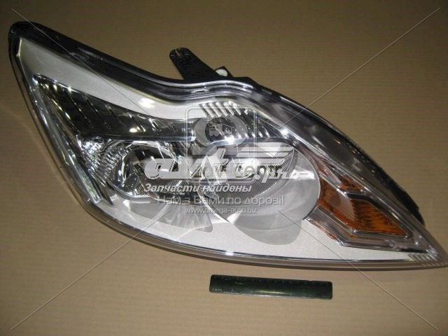 Купити 20B483052B TYC Права блок фара