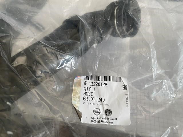 Шланг/патрубок радіатора охолодження, нижній 13220128 General Motors