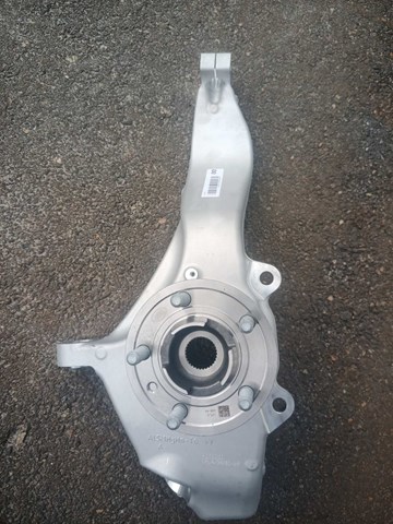 Цапфа поворотна ліва Land Rover LR146343
