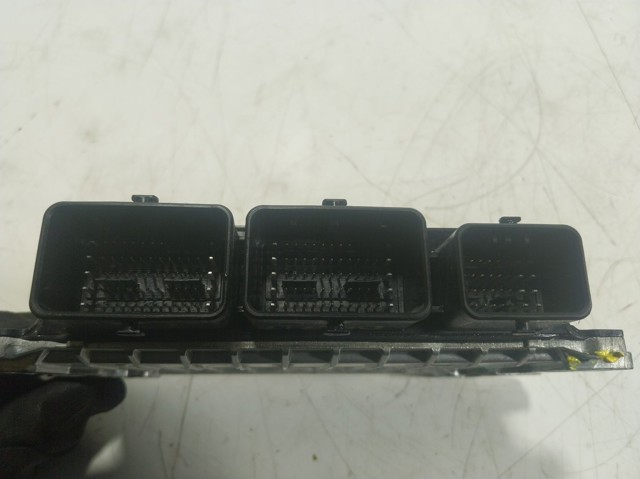 Блок двигуна Renault (RVI) 237105990S