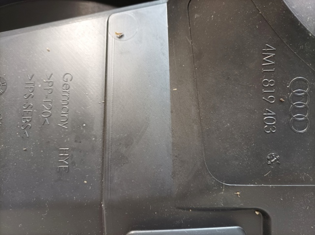  Водостік лобового скла, жабо Audi Q7 