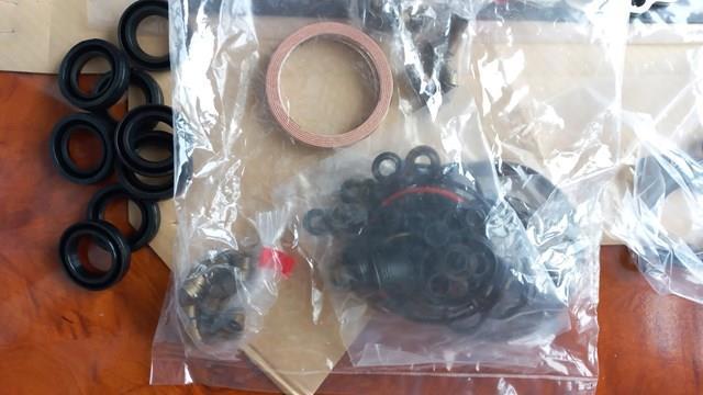 Комплект прокладок двигуна, повний Toyota 0411138143 ціна, від 324.33 USD