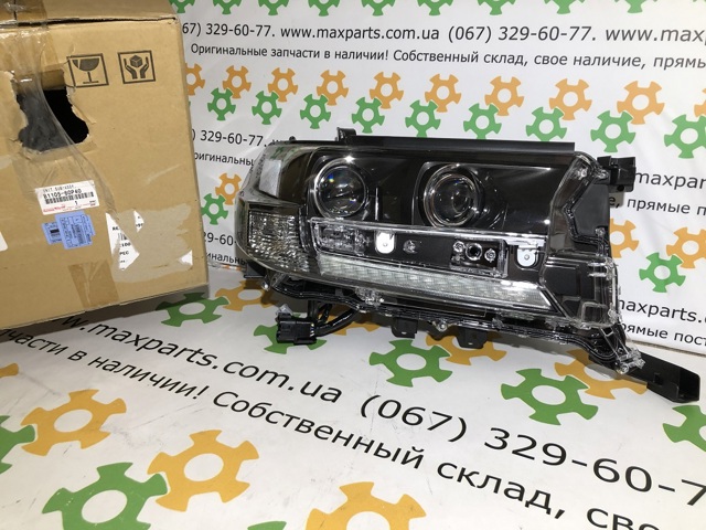 Фара права 8110560P40 Toyota