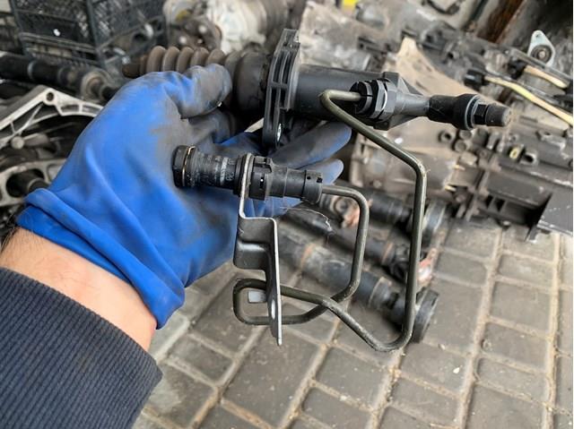 Купити 6765790 BMW 