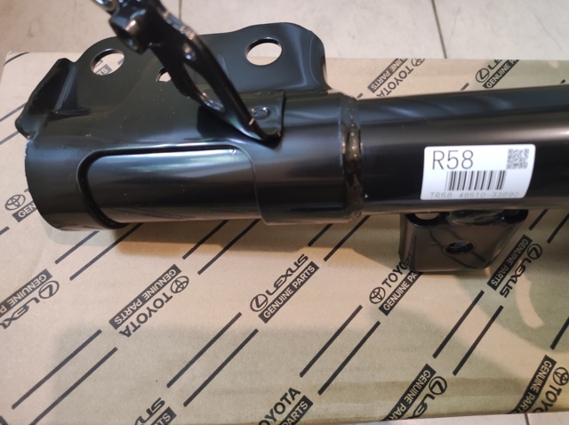 Стойка амортизатора передняя Toyota 4851080A66 ціна, від 139.53 USD