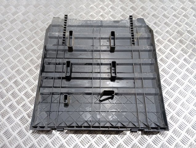Кришка акумулятора (АКБ) Mercedes A9675410105 ціна, від 195.61 USD
