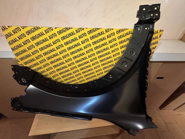 Бічна частина передня ліва Mazda DFR552210