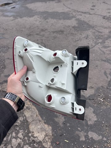 Задня права фара LLH241 Magneti Marelli