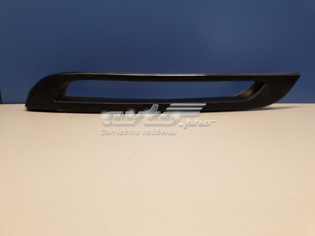 Обід (окантовка) фари протитуманної, лівої LR094993 Land Rover