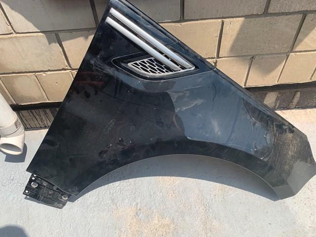 LR044231 Land Rover Крило переднє праве