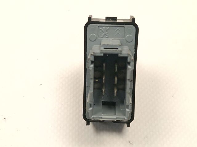 Купити 98016307ZD Peugeot/Citroen Кнопка вмикання двигуна склопідіймача передня права
