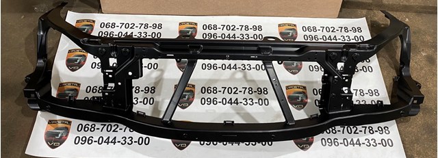 Рамка радіатора LR043772 Land Rover