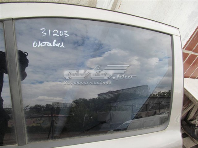 Скло задньої двері правої GS6407D304 XYG
