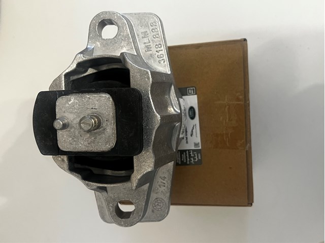 Кронштейн подушки (опори) двигуна, правої Land Rover LR094225 ціна, від 131.30 USD