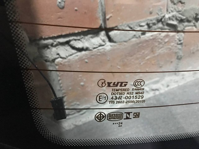 Скло автомобільне заднє XYG GS1214D21 ціна, від 109.92 USD