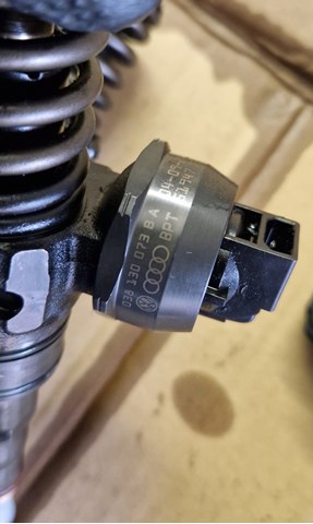 Паливні форсунки 038130073BA Maxgear