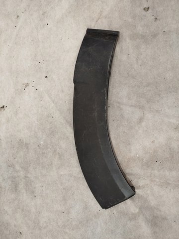 DGH951W71 Mazda Молдинг арки крила переднього, правий