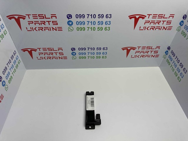104313000B Tesla 
