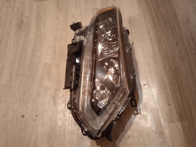Фара передня права Polcar 27X110E