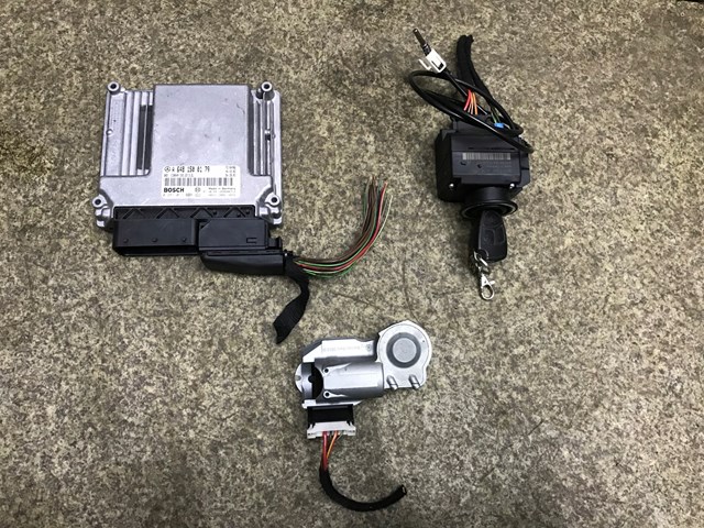 Електронний блок керування двигуном A648150017980 Mercedes
