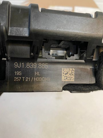 9J1839885 Porsche Тримач зовнішньої ручки дверей, задніх лівих