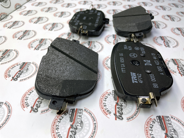 A000421980164 Mercedes Колодки гальмівні задні, дискові