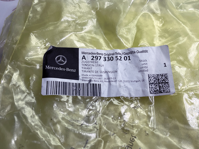 Купити A2973305201 Mercedes Важіль передньої підвіски нижній, правий