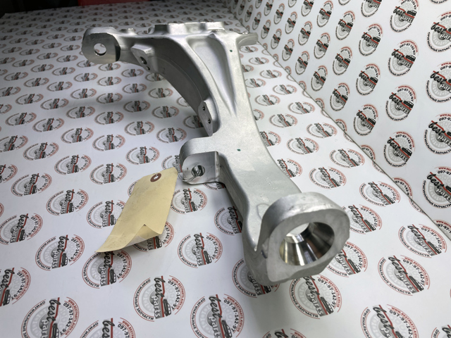 Купити A1673322600 Mercedes Цапфа передні праві