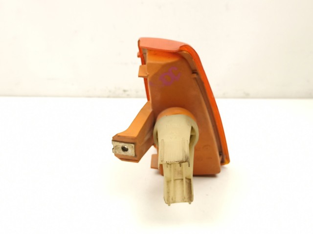 Поворотник правий Opel 90008398 ціна, від 5.02 USD