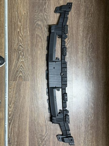 Кронштейн решітки радіатора Mazda KBB350718A