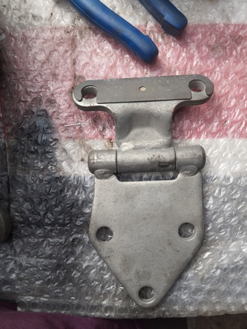 Петля багажника Toyota 6880160040