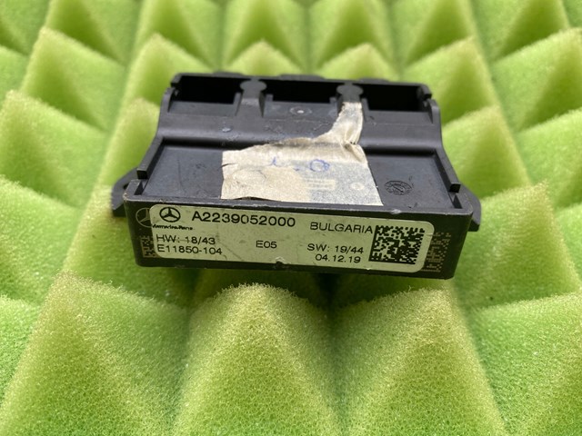 A2239052000 Mercedes Датчик відкриття кришки багажника/задніх дверей (ляди)