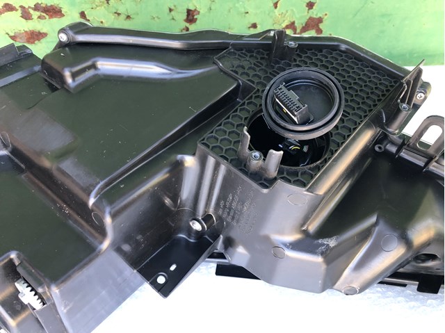 81130F4070 Toyota Основна фара - вставка